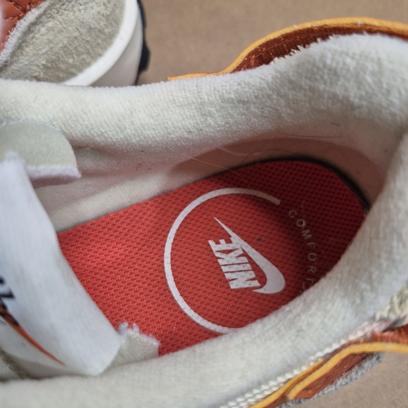 Nike Women's Sneakers in Cream and Orange - Picture 4 of 12